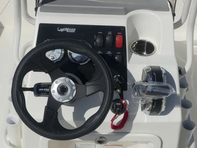 Slide: The Image of Mako 18 Pro Skiff 2026 - 15