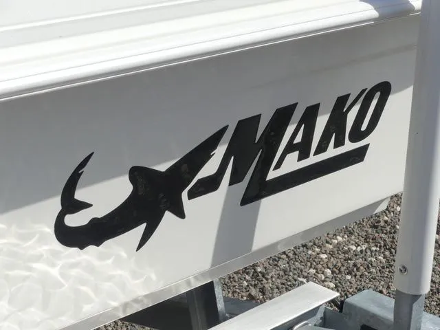 Slide: The Image of Mako 18 Pro Skiff 2026 - 7