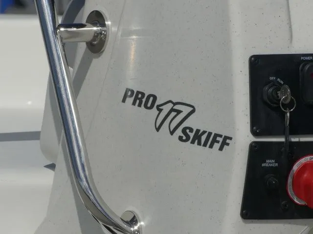 Slide: The Image of Mako Pro Skiff 17 CC 2026 - 8