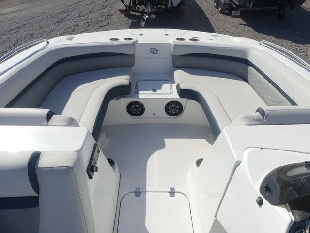 Slide: The Image of Hurricane SunDeck Sport 192 OB 2022 - 12