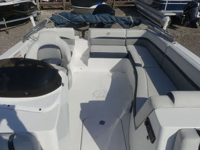 Slide: The Image of Hurricane SunDeck Sport 192 OB 2022 - 13