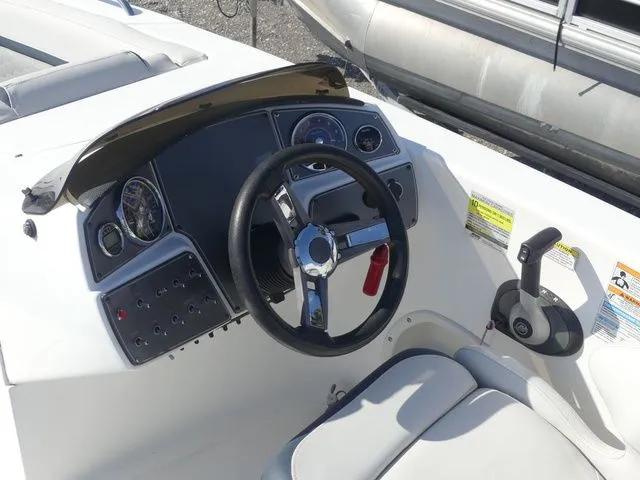 Slide: The Image of Hurricane SunDeck Sport 192 OB 2022 - 15