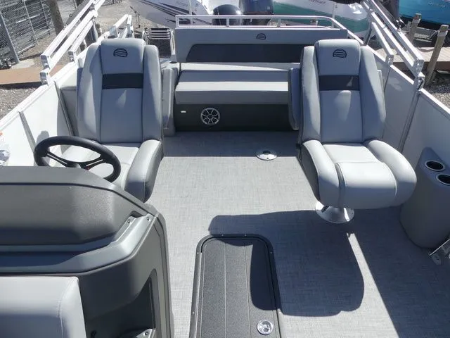 Slide: The Image of Sun Tracker Party Barge 22 RF XP3 2026 - 12