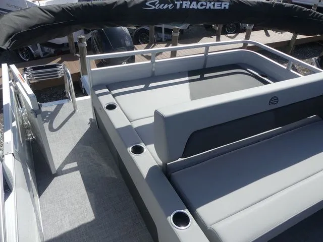 Slide: The Image of Sun Tracker Party Barge 22 RF XP3 2026 - 13