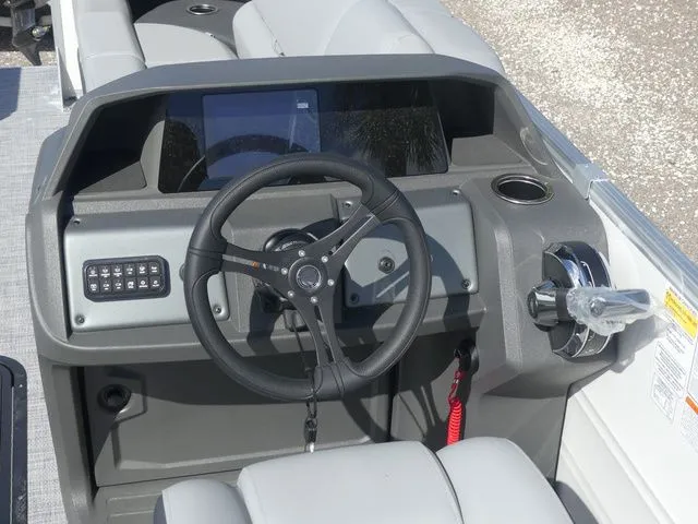 Slide: The Image of Sun Tracker Party Barge 22 RF XP3 2026 - 14