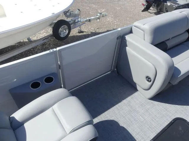 Slide: The Image of Sun Tracker Party Barge 22 RF XP3 2026 - 16