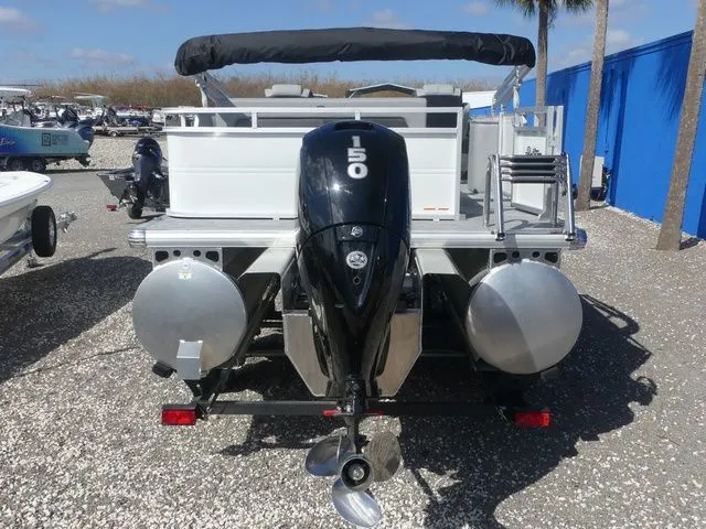 Slide: The Image of Sun Tracker Party Barge 22 RF XP3 2026 - 5