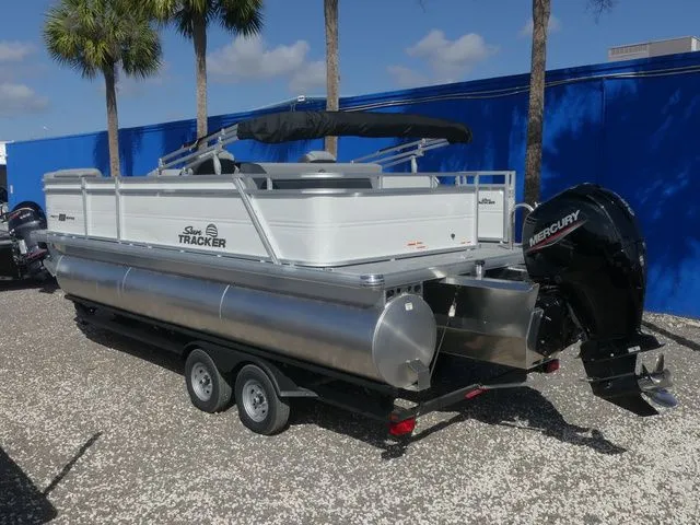 Slide: The Image of Sun Tracker Party Barge 22 RF XP3 2026 - 6