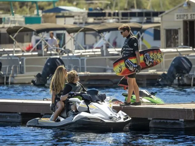 Slide: The Image of Kawasaki Jet Ski Ultra 160 2026 - 4