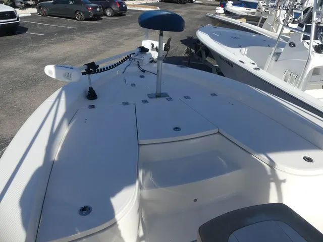 Slide: The Image of Robalo 206 Cayman 2019 - 11