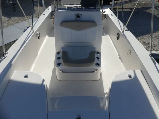 Slide: The Image of Robalo 206 Cayman 2019 - 12