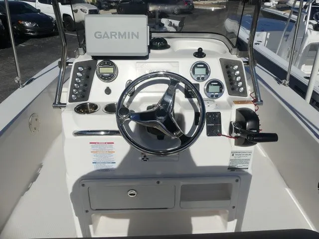 Slide: The Image of Robalo 206 Cayman 2019 - 9