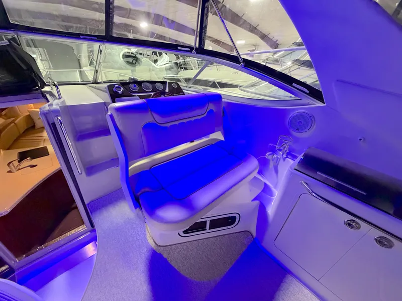 Slide: The Image of Interior of 2012 Sea Ray Sundancer 280 yacht. - 15