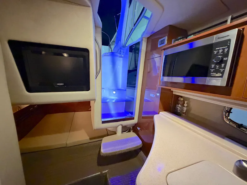 Slide: The Image of Interior of 2012 Sea Ray Sundancer 280 yacht. - 22