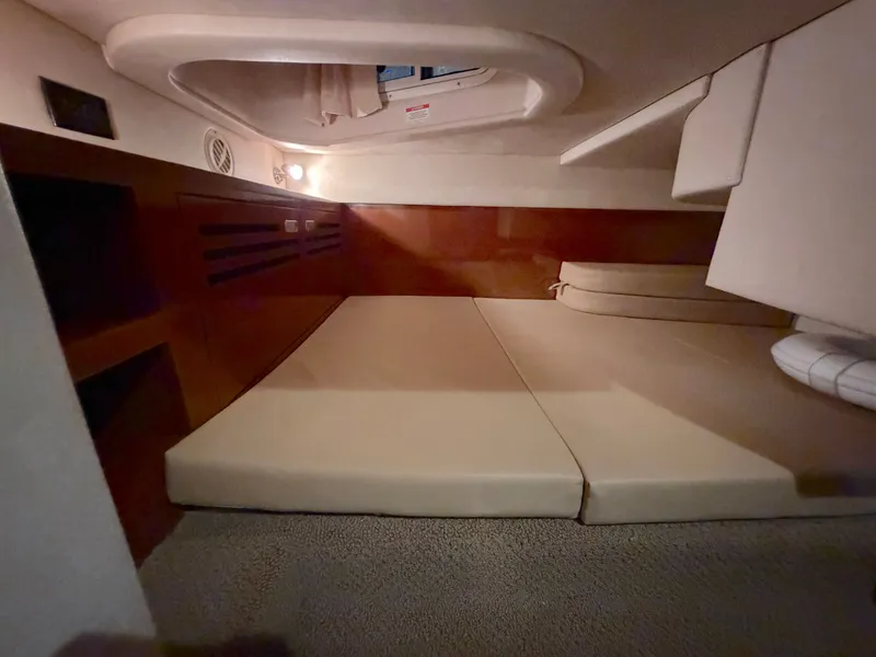 Slide: The Image of Interior of 2012 Sea Ray Sundancer 280 yacht cabin. - 23
