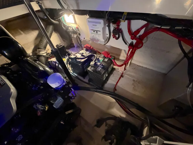 Slide: The Image of Engine compartment of 2012 Sea Ray Sundancer 280. - 28