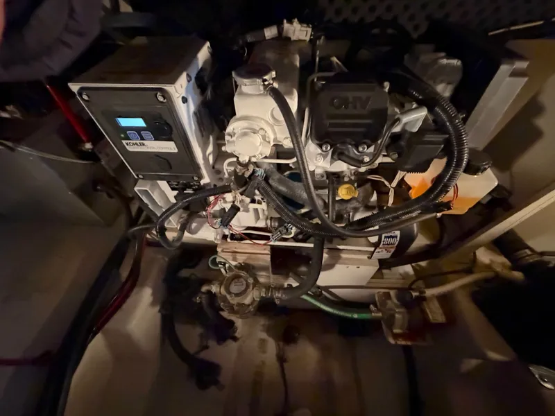Slide: The Image of Engine compartment of a 2012 Sea Ray Sundancer 280. - 29