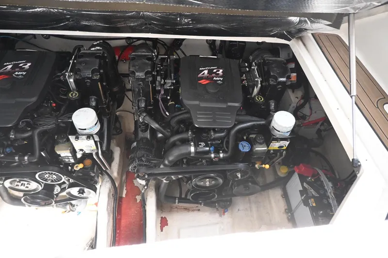 Slide: The Image of 2005 Sea Ray Sundancer 280 engine compartment with twin MerCruiser 4.3 MPI engines. - 28