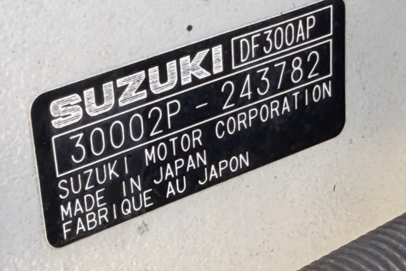 Slide: The Image of Premier 350 Escalante 2022 with Suzuki motor label, model DF300AP, made in Japan. - 28