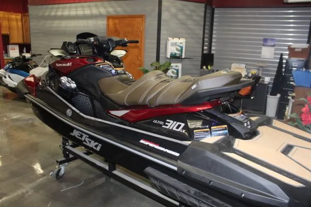 Slide: The Image of Kawasaki Ultra® 310 LX 2026 - 3