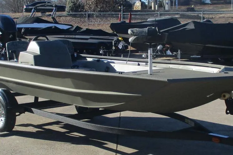 Slide: The Image of 2026 Tracker Grizzly 1754 SC boat on trailer, parked outdoors. - 7