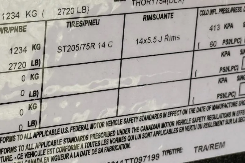 Slide: The Image of Label displaying tire and rim specifications for 2026 Thor Fish Hammer 1754 LR. - 11