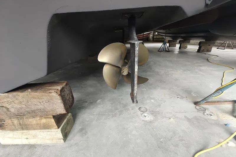 Slide: The Image of Propeller of a 2006 Sea Ray 48 Sundancer yacht on dry dock. - 37