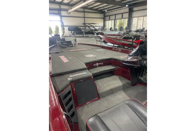 Slide: The Image of 2022 Skeeter ZXR21 boat interior with Garmin equipment in showroom. - 16