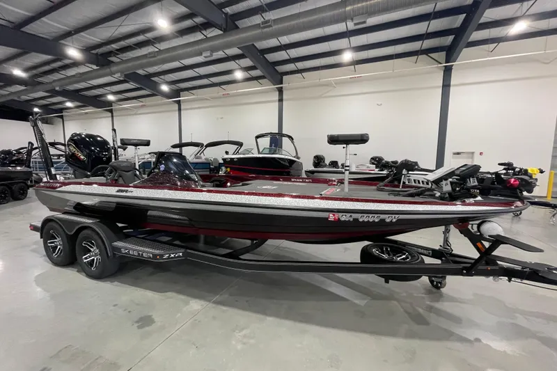 Slide: The Image of 2022 Skeeter ZXR21 boat in a showroom. - 7
