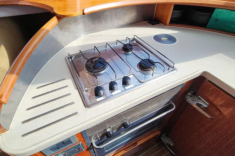 Slide: The Image of Control panel of a Sea Recovery watermaker on a 2001 Privilege 435 yacht. - 120