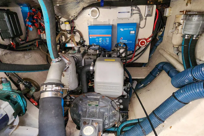 Slide: The Image of Steering mechanism of a 2001 Privilege 435 yacht with Raymarine Type 2S autopilot. - 127