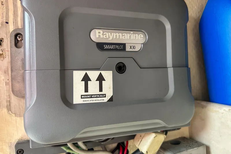 Slide: The Image of Raymarine SmartPilot X30 mounted on Privilege 435, 2001 model, with vertical installation instructions. - 43