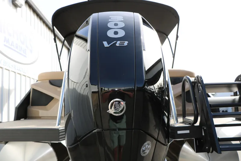 Slide: The Image of Evotti 725QL 2026 boat with powerful 300 V8 engine at marina. - 22