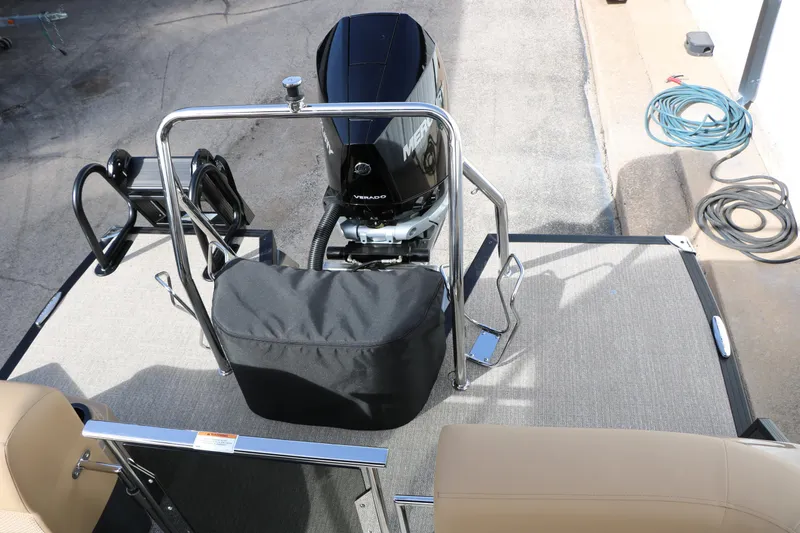 Slide: The Image of 2026 Evotti 725QL boat with Mercury Verado engine, rear deck view. - 53