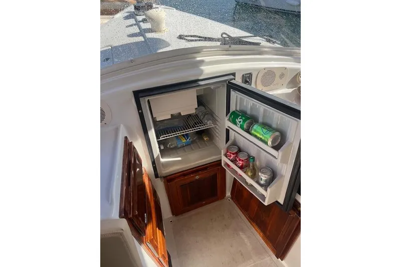 Slide: The Image of Open fridge on 2002 Duffy Classic 21 boat, stocked with drinks. - 5