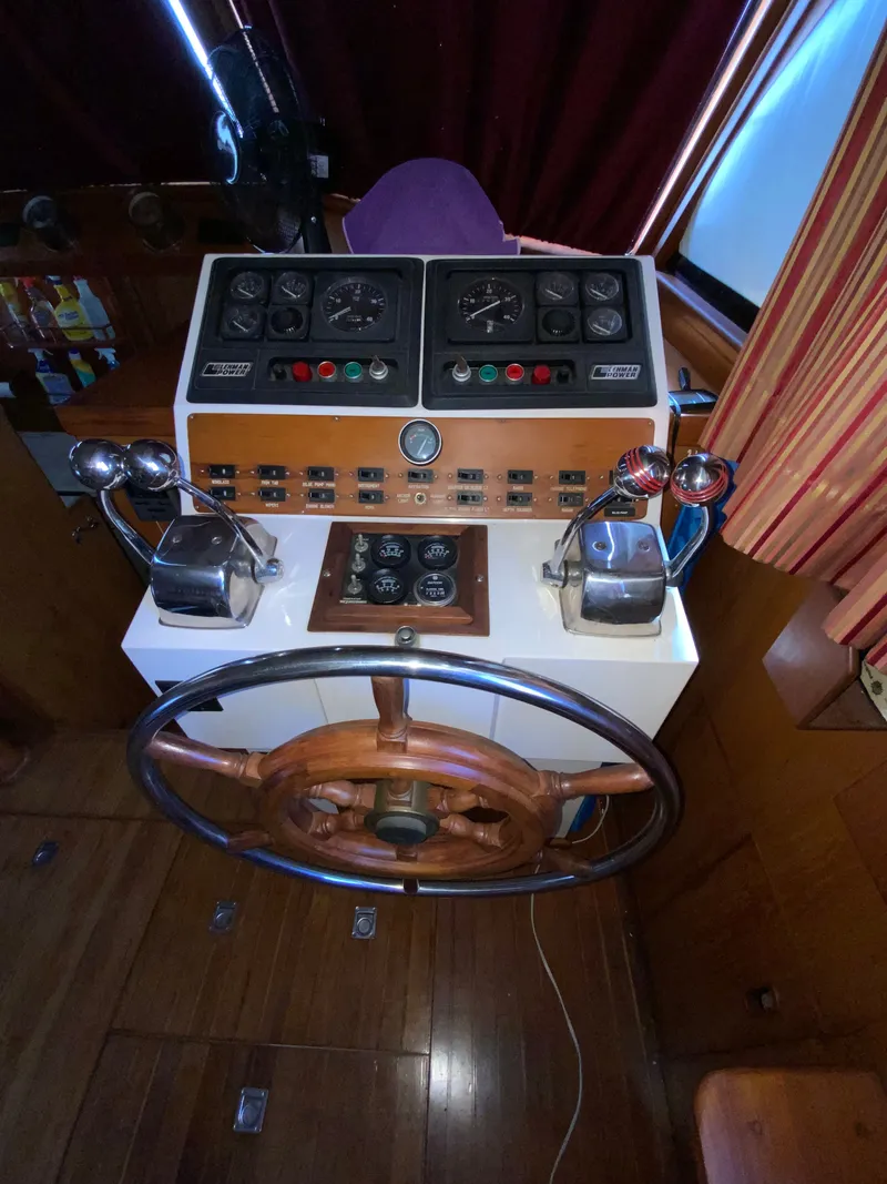 Slide: The Image of Helm of a 1987 President 41 Double Cabin yacht. - 30