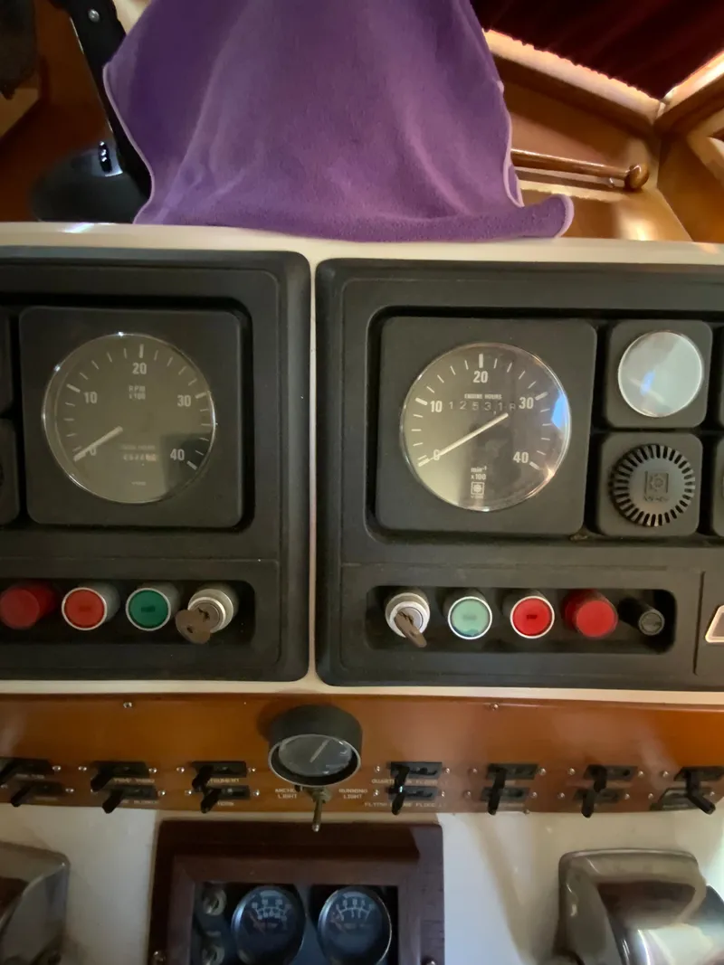 Slide: The Image of Dashboard of a 1987 President 41 Double Cabin boat. - 31