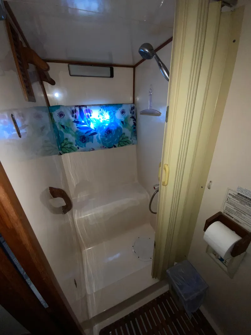 Slide: The Image of Shower cabin in a 1987 President 41 Double Cabin yacht. - 41