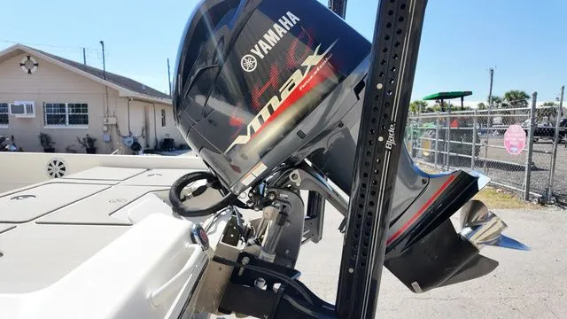 Slide: The Image of Skeeter 230SX 2019 - 23