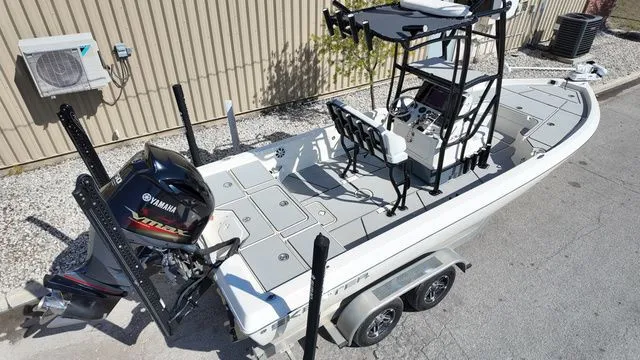 Slide: The Image of Skeeter 230SX 2019 - 25