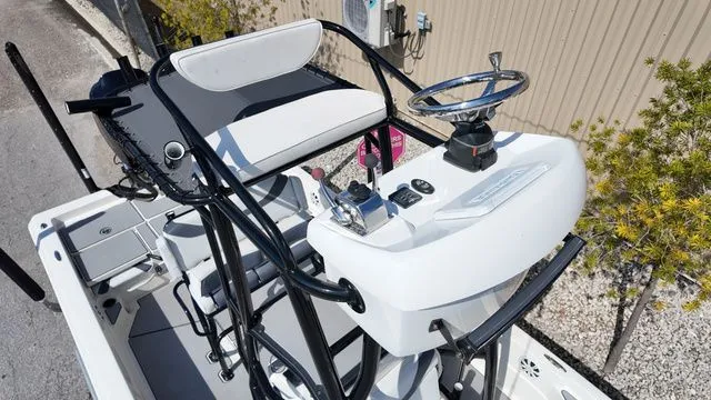 Slide: The Image of Skeeter 230SX 2019 - 28