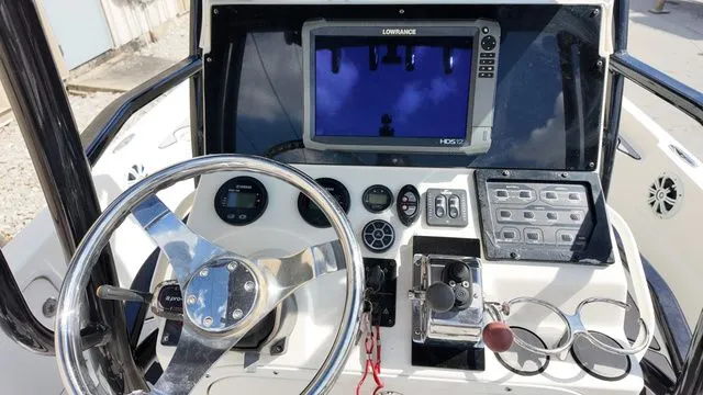 Slide: The Image of Skeeter 230SX 2019 - 3