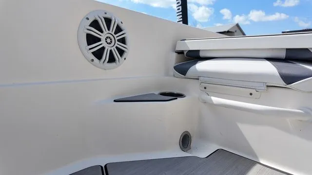 Slide: The Image of Skeeter 230SX 2019 - 31