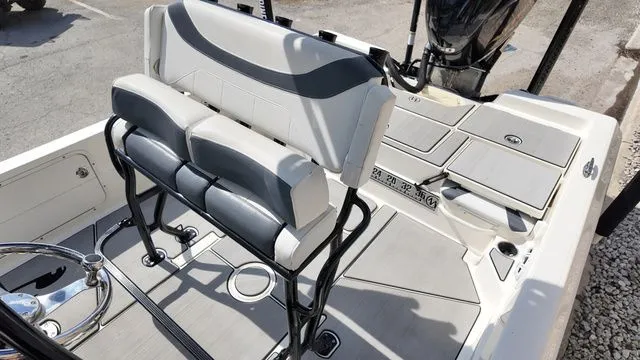 Slide: The Image of Skeeter 230SX 2019 - 33