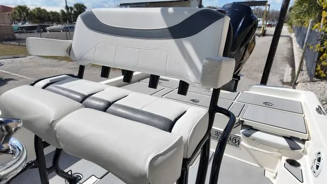 Slide: The Image of Skeeter 230SX 2019 - 34