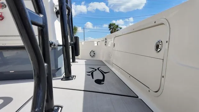 Slide: The Image of Skeeter 230SX 2019 - 36