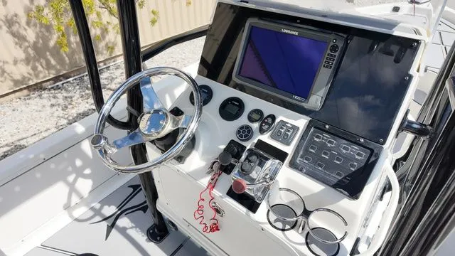 Slide: The Image of Skeeter 230SX 2019 - 38