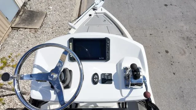 Slide: The Image of Skeeter 230SX 2019 - 40