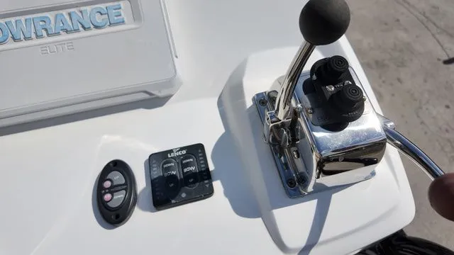 Slide: The Image of Skeeter 230SX 2019 - 41