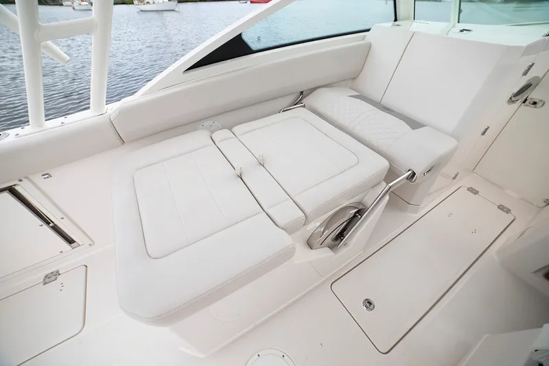Slide: The Image of The image shows the cockpit of a Sailfish 276 DC with white upholstery and a folding table. - 10